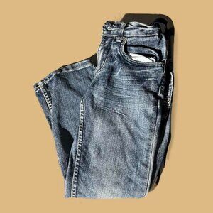 Size 8 Dark wash skinny jeans with a faded look #skinnyjeans #fadeddenim #217